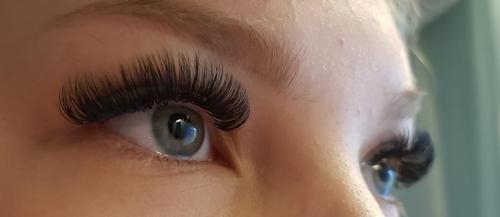 Hair and Beauty Studio Moment - Varkaus. Ripisienpidennykset